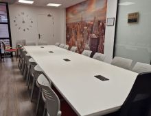 Sala de reuniones y puestos individuales - Coworking Calfer grup Coworking Hospitalet de Llobregat Coworking Calfer grup