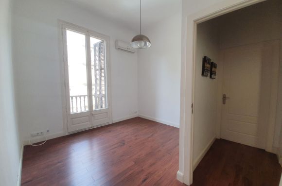 Oficina compartida Barcelona Despacho privado de 13m2. Exterior calle