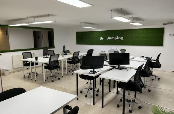 Centro de negocios con coworking Valencia Be Jumping