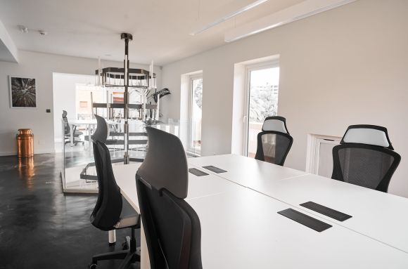 Centro de negocios con coworking Torrelavega La Casa N10 - Eventos & Coworking