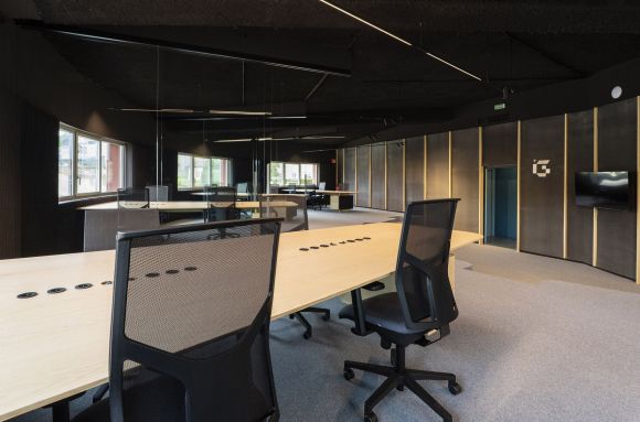 Centro de negocios con coworking Olot Garrotxa Tech Space 01