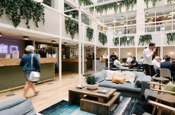 Centro de negocios con coworking Barcelona WeWork Ciutat de Granada