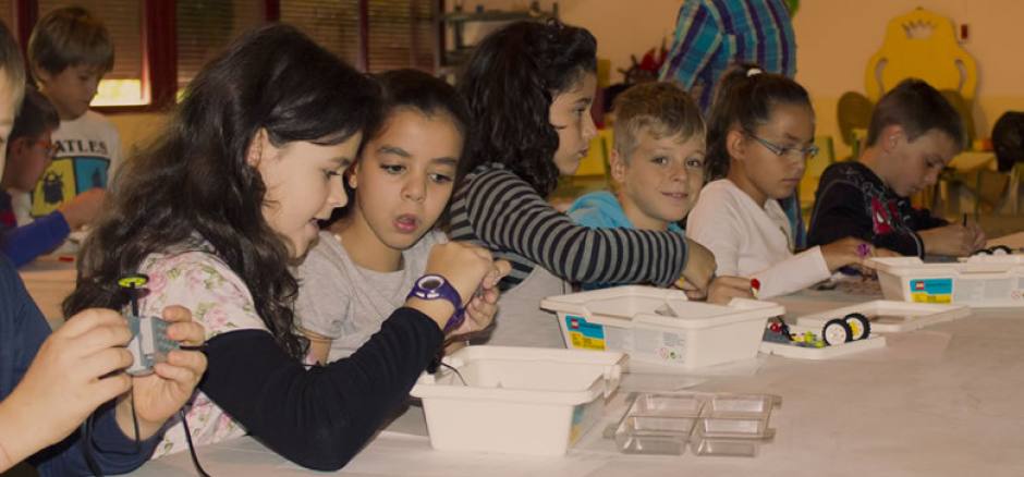 Los club tecnológicos llegan a España para enseñar programación y robótica desde niños.