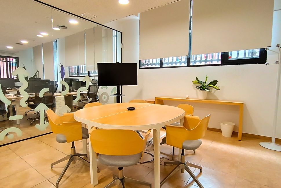 3 HOURS AFTERNOON (FISH TANK: MEETING ROOM)