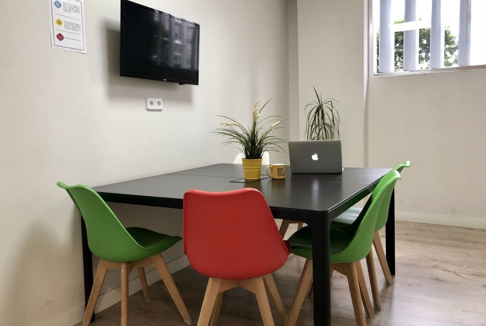 SMALL MEETING ROOM