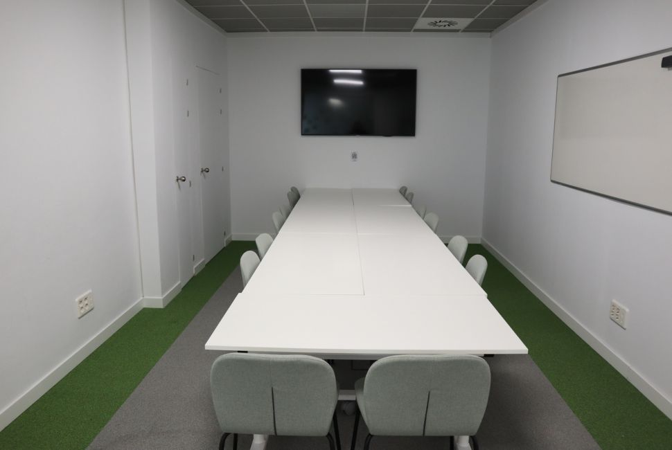 Sala de reunión mediana 12-15 personas (media jornada)