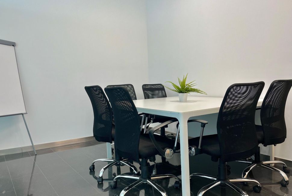 MEETING ROOM (SUNDAYS AND HOLIDAYS)
