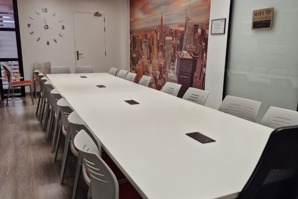 Sala de reuniones / formación hasta 20 personas (media jornada)