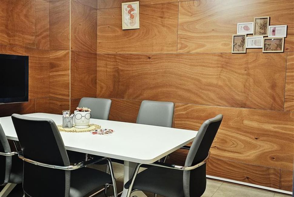 SALA DE REUNIÓN FUERA DE HORARIO